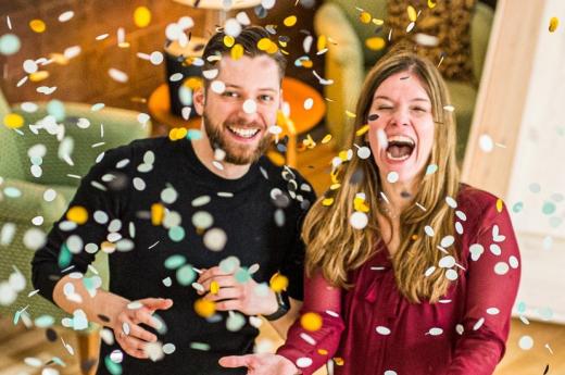 Über uns - Ab unter die Erde - Bestattungen Berlin